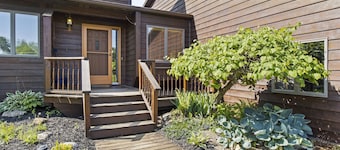 Hot Tub | Pet Friendly | Canandaigua | FLX