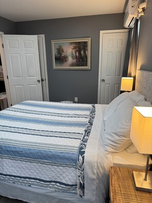 1 habitación, tabla de planchar con plancha, wifi gratis y ropa de cama