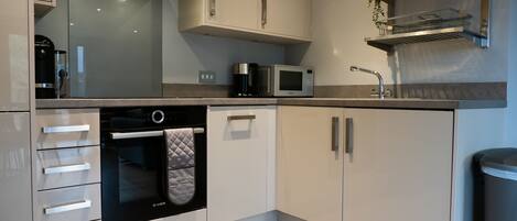 Fridge, microwave, oven, stovetop