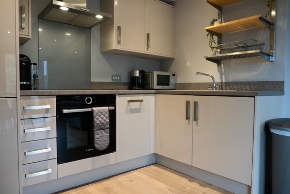 Fridge, microwave, oven, stovetop - York City Centre with free private parking (York)