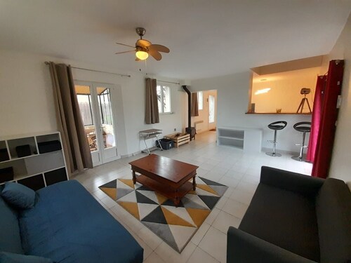 Equipped kitchen, 2 bedrooms, living room, garden, 10min from Parc de Beauval.