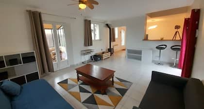 Equipped kitchen, 2 bedrooms, living room, garden, 10min from Parc de Beauval.