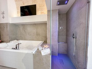 Bathroom shower - Profumi di Primavera Luxury Rooms & Suite (Matera)
