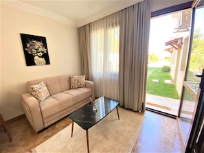 Basic Double Room | Living area - Guney Urla Suites (Urla)