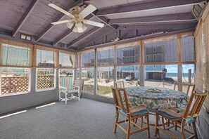 Dining - Cozy & Affordable 1 Bdrm beach home w/great Gulf Views and easy Beach Access. (Gulf Shores)