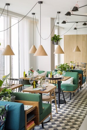 Se sirven desayunos, almuerzos, cenas y brunches