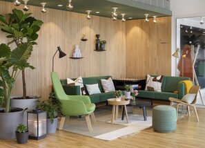 ロビー応接スペース