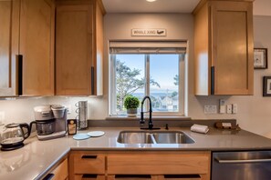 Frigor�ífico, microondas, horno y placa de cocina