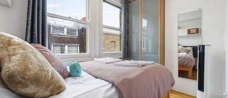 1 chambre, fer et planche à repasser, Wi-Fi gratuit, draps fournis