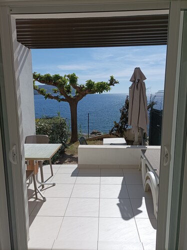 Studio N°5 in Tiuccia, waterfront, air-conditioned, wifi