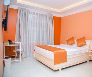 Standard Double Room | Premium bedding, desk, laptop workspace, free WiFi - Hotel Amaranth (Dar es Salaam)