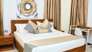 Ropa de cama de alta calidad y escritorio