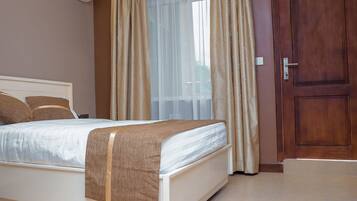 Kamar Double Deluks | Seprai premium, meja kerja, ruang kerja ramah laptop, dan Wi-Fi gratis