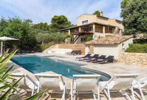 Pool - Les Gardis — An Exceptional Provençal Mas in the Heart of the Luberon (Cadenet)