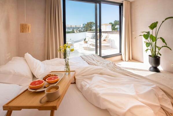 5 chambres, bureau, fer et planche Ă repasser, lit parapluie