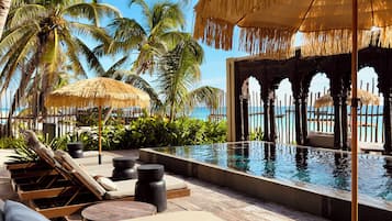 10 outdoor pools