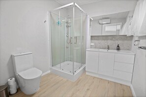 Bathtub, hair dryer, towels