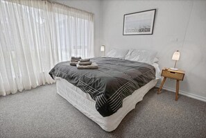 4 bedrooms, iron/ironing board, free WiFi, bed sheets