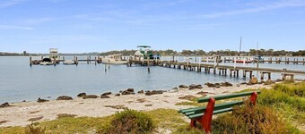 Raymond Island Retreat: This open plan holiday home has it all… even a jetty!
