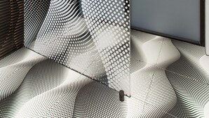 Ein modernes Interieur mit einem strukturierten Wanddesign und einer großen, dunkel gefärbten Tür.