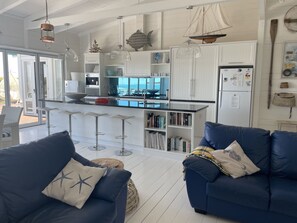 Living area - Sea views, located at Hooper's beach. Town center. (Robe)