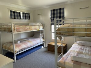 4 Schlafzimmer, Bügeleisen/Bügelbrett, Bettwäsche