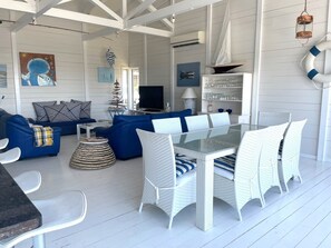 Dining - Sea views, located at Hooper's beach. Town center. (Robe)