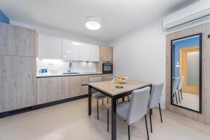 Dining - Apartment Sea Front 4 Person (Umag)