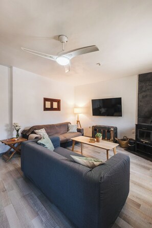 TV - Cozy apartment in Montan (Montanejos) (Montana)