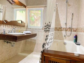 淋浴設備、風筒、提供毛巾