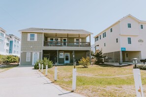 Exterior - BOOK ME! I'm a Cute Modern Piece of Paradise Just Steps to the Ocean! (Kill Devil Hills)