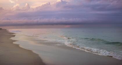 BOOK ME! I'm a Cute Modern Piece of Paradise Just Steps to the Ocean!