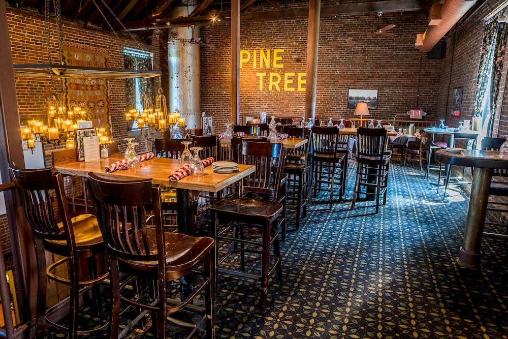 The Common Man Inn & Spa by null