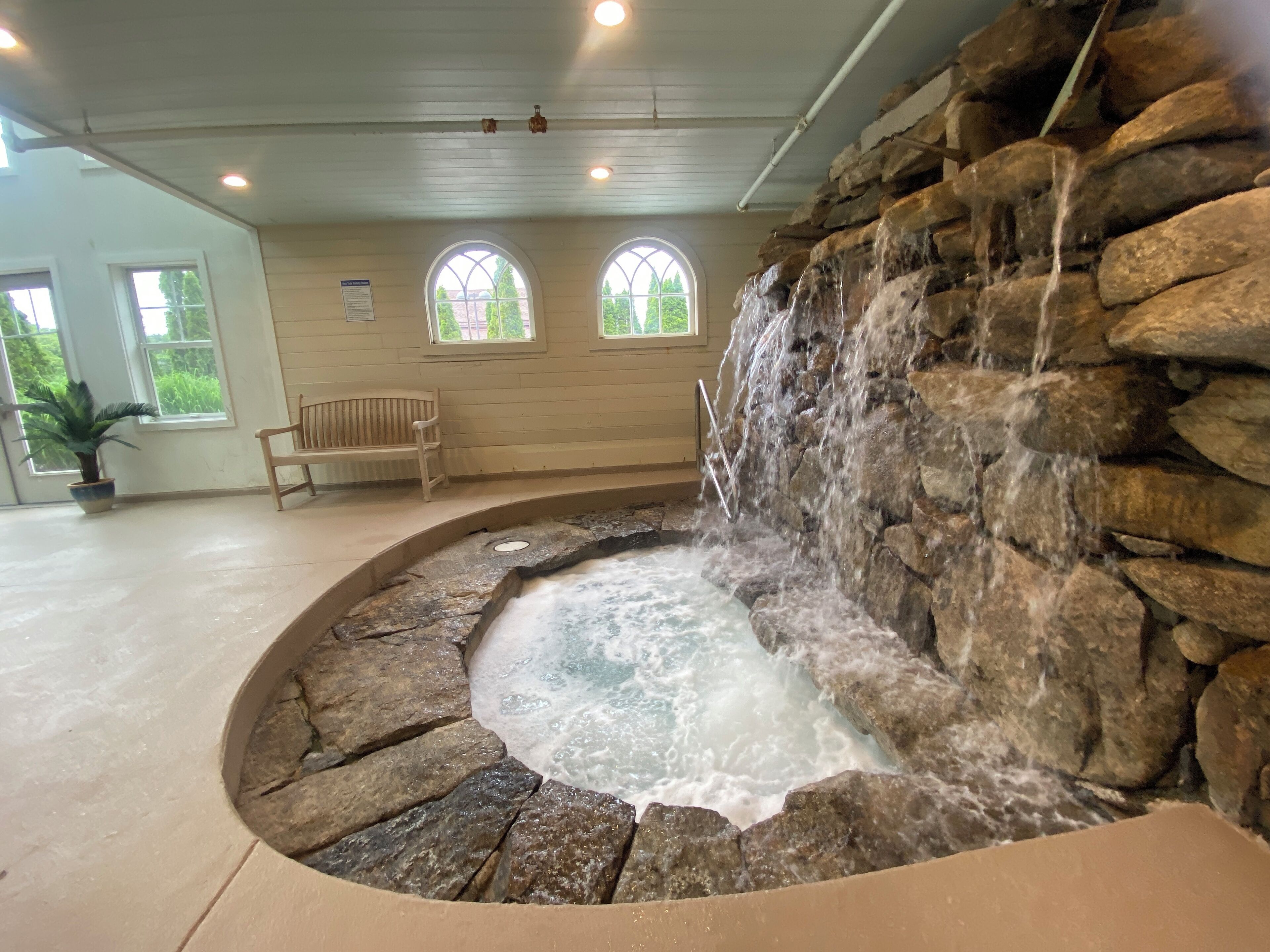 Bồn tắm spa trong nhà