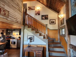 Cabin (Offsite) | Living area | 32-inch flat-screen TV with cable channels, TV