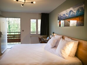 高级房 | 办公桌、笔记本电脑工作区、免费 WiFi、床单