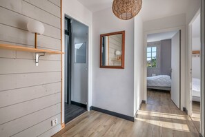 4 habitaciones, tabla de planchar con plancha y wifi gratis 