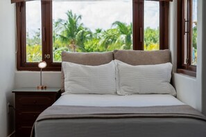 5 bedrooms, iron/ironing board, WiFi, bed sheets