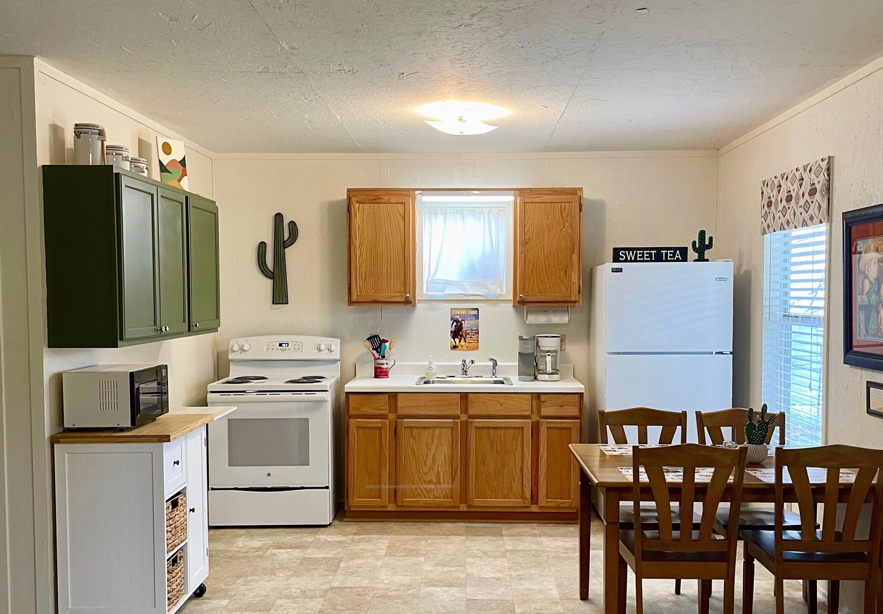 雪櫃、微波爐、焗爐、爐具