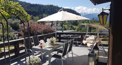 helle Ferienwohnung mit großer Sonnenterrasse und Gartenzugang