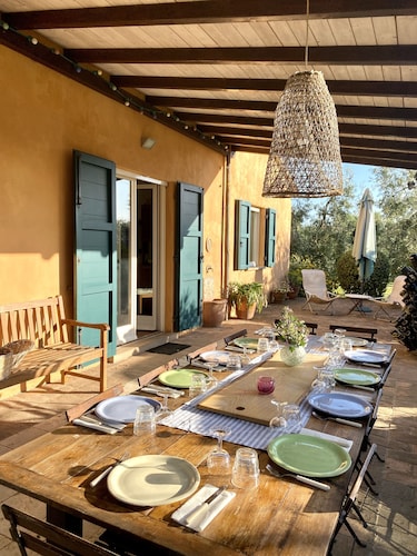 Tuscan countryhouse apartment, 10 min by the sea,  with AC and large garden.