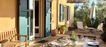 Tuscan countryhouse apartment, 10 min by the sea,  with AC and large garden.