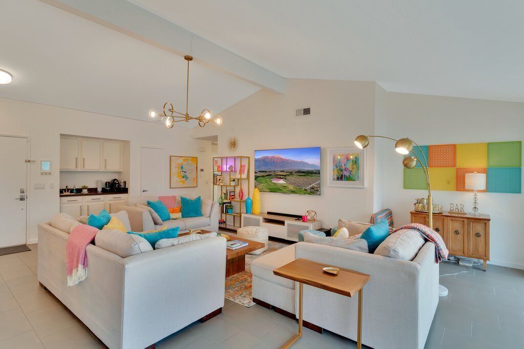 Trendy 3 Bedroom Private Pool Home On The Golf Course With Mountain Views