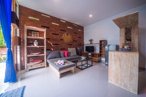 Smart TV - A Places For escape Be Alone At Seririt (seririt)