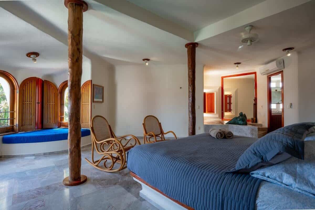 8 habitaciones, tabla de planchar con plancha, cuna de viaje y wifi 