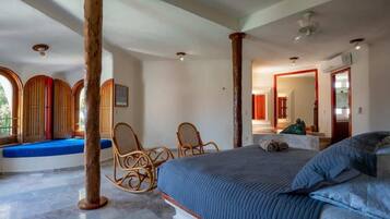 8 habitaciones, tabla de planchar con plancha, cuna de viaje y wifi