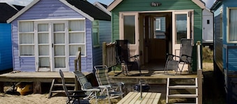 A Beach Hut on the prestigious Mudeford Spit - *** No Booking Fees ***