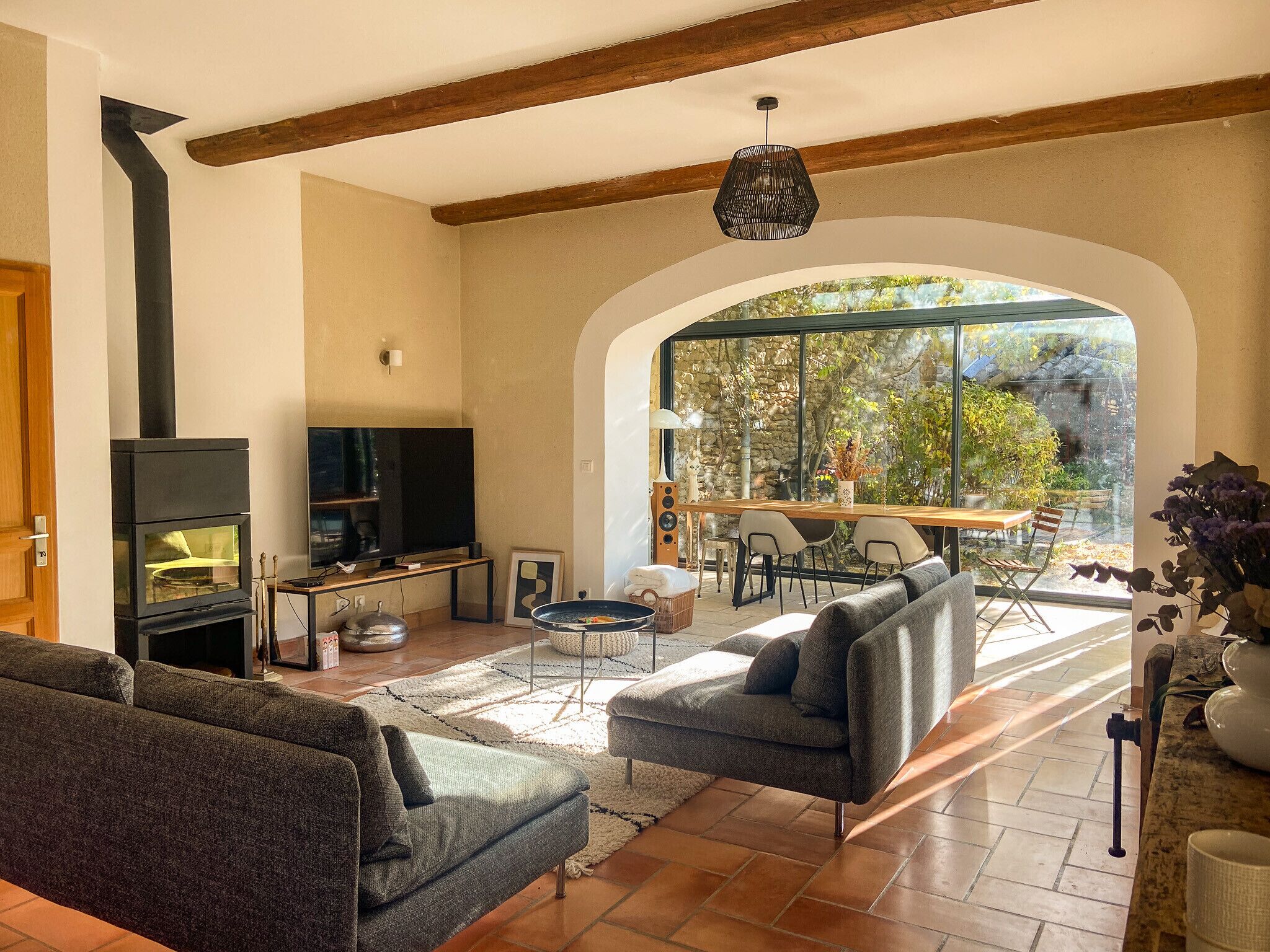 Télévision, cheminée