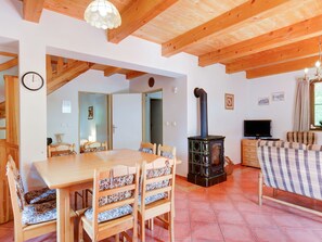 Dining - Pleasant Holiday Home in Rudnik With Terrace (Rudník)