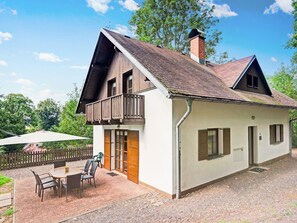 Exterior - Pleasant Holiday Home in Rudnik With Terrace (Rudník)